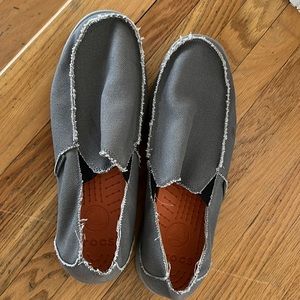 EUC Mens Croc slip on